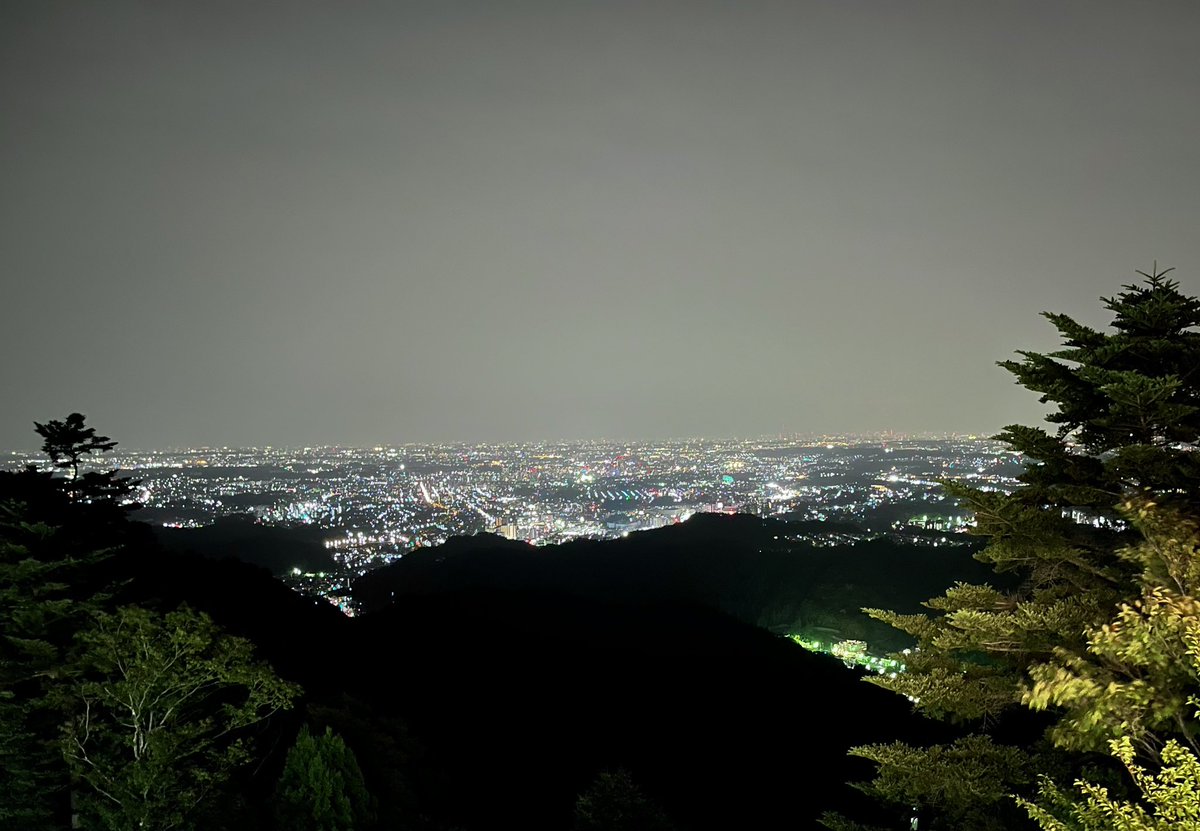 ROAD_ONOKA_'s tweet photo. 夜の高尾山ビアマウントきれいだったけど寒すぎ🍻 https://t.co/iIoZ3e3Lux