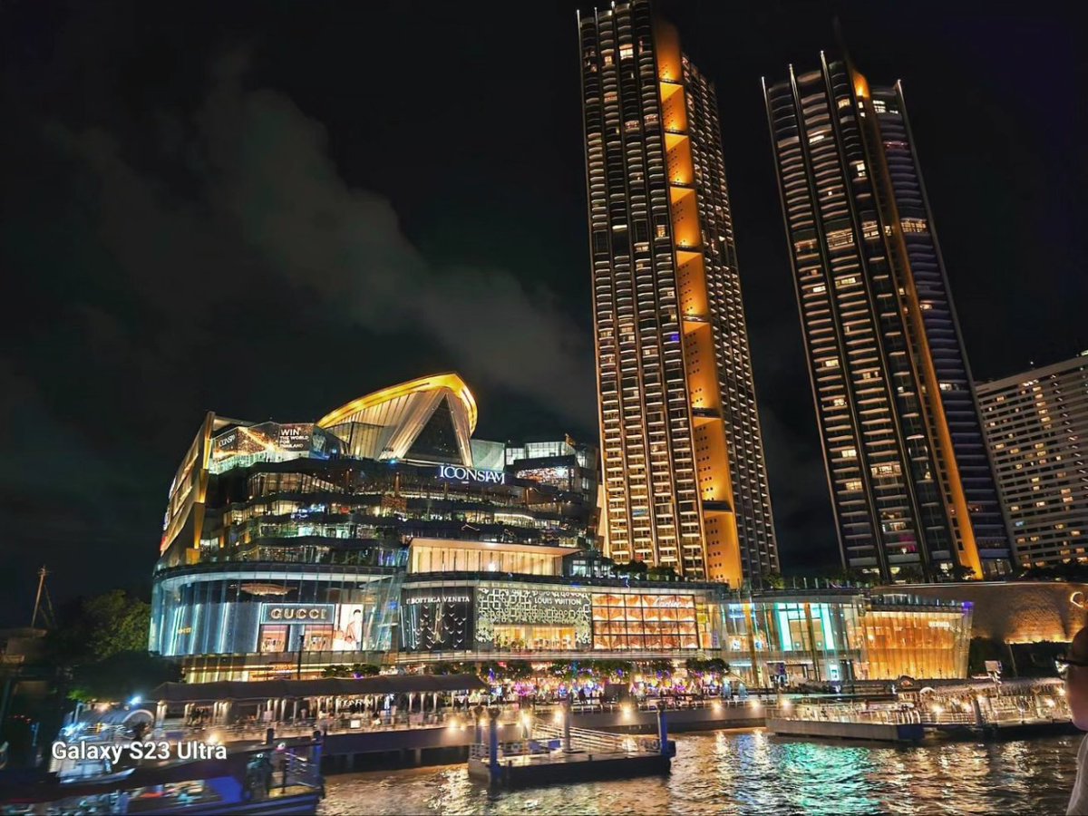 paris_osama's tweet photo. A fresh start with no baggage>>> #bkklife 

night out in concrete jungle.!!

#nightlightseries  #lifeinthecity #ChaoPhrayaRiver #bangkoknightlife🇹🇭 https://t.co/KDQN9qrw1L