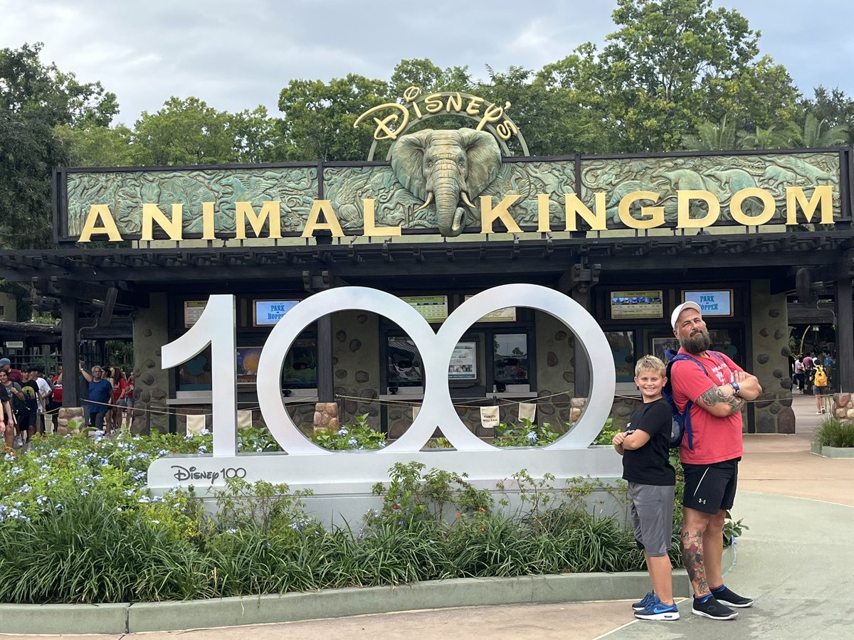 KINGCorino's tweet photo. Day Two of Boys Weekend at #fortwilderness done. Animal Kingdom and fireworks (that @BecMeetsWorld surprisingly liked this time….finally!)

Magic Kingdom, here we come! @waltdisneyworld 

#boysweekend #disneyhalloween #disneyworld #familyfun #corino https://t.co/wb1r6IoRrz