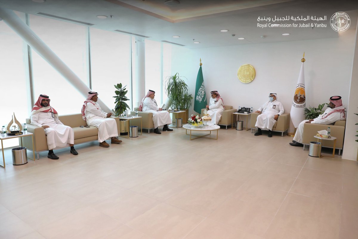 الرئيس التنفيذي لـ #الهيئة_الملكية_بينبع المهندس <a href="/AbdulHadiJuh/">عبدالهادي بن عبدالرحمن الجهني</a> يستقبل مدير إدارة الشؤون الحكومية بالمنطقة الغربية لشركة #ارامكو_السعودية م. محمد الرميحي حيث جرى خلال اللقاء استعراض ومناقشة الأمور ذات الاهتمام المشترك وبحث سبل التعاون الممكنة لإنجاز الأعمال ذات العلاقة بمدينة