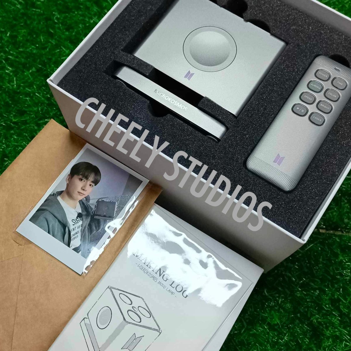 CheelyStudios's tweet photo. Artist Made Collection BTS Jungkook MIKROKOSMOS MOOD LAMP

✨ONHAND
✨ UNSEALED BUT COMPLETE INCLUSION 
✨USED ONCE TO TRY ONLY
✨100% WORKING
✨SDD ONLY
✨PAYO
✨send your offer ~ no SUPER LOW offer please. https://t.co/wdbaVJmKPn