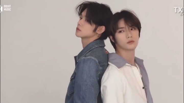 beomjunspace's tweet photo. this beomjun pose >>>>

#YEONJUN #BEOMGYU #연준 #범규 https://t.co/OTBjX96fHr