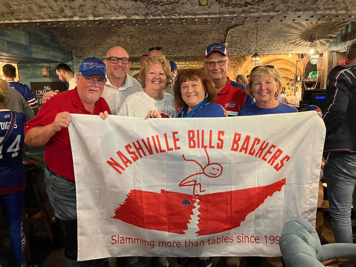 NashBillsBackrs's tweet photo. From last night's episode of, Where in the world is the official Nashville Bills Backers flag with @MaryDillon31 & friends? From this post Mary wasn't sure if she will be taking the flag to the Stadium. It's a bit to carry around.
We hop it does!
#GoBills
#BillsMafia
#GoMary https://t.co/aiS4nxSqE4