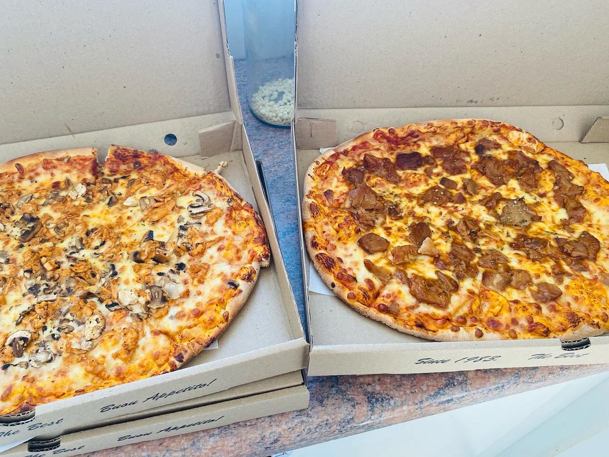 LMkula's tweet photo. Trying out Gino’s pizza. 

#pizaa #pizzanapoletana #Gino’s https://t.co/Lqd2IkHD5k