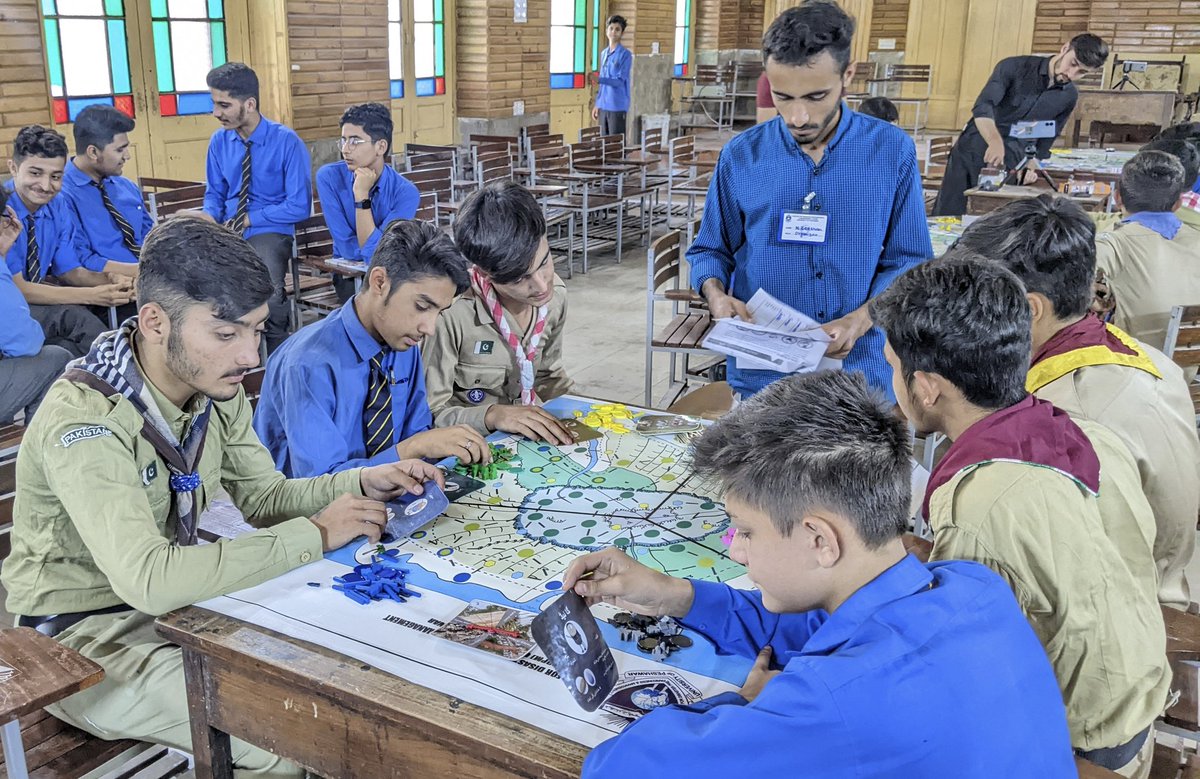 cdpmUoP's tweet photo. To commemorate 8th October as Pakistan #NationalResilienceDay, our team engaged school children in Peshawar in Disaster Risk Communication Board games. The event was conducted at the Govt. Higher Secondary School No 1, Peshawar Cantt. 1/2
#DRRDay #DisasterResilientPakistan https://t.co/FVEfLqhWdj