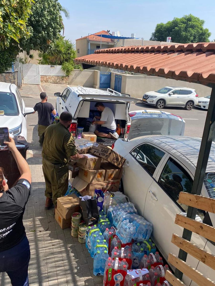 Grilling4Israel's tweet photo. Preparing food and sending 400+ burgers, steaks, water, and more goodies to soldiers of @IDF in south and beyond.

Grilling for IDF has been doing this for two years now with no fan fare, nearly 2-3x a week. We focus on uplifting morale of soldiers whenever possible with a meal. https://t.co/1j3dzzeZFG