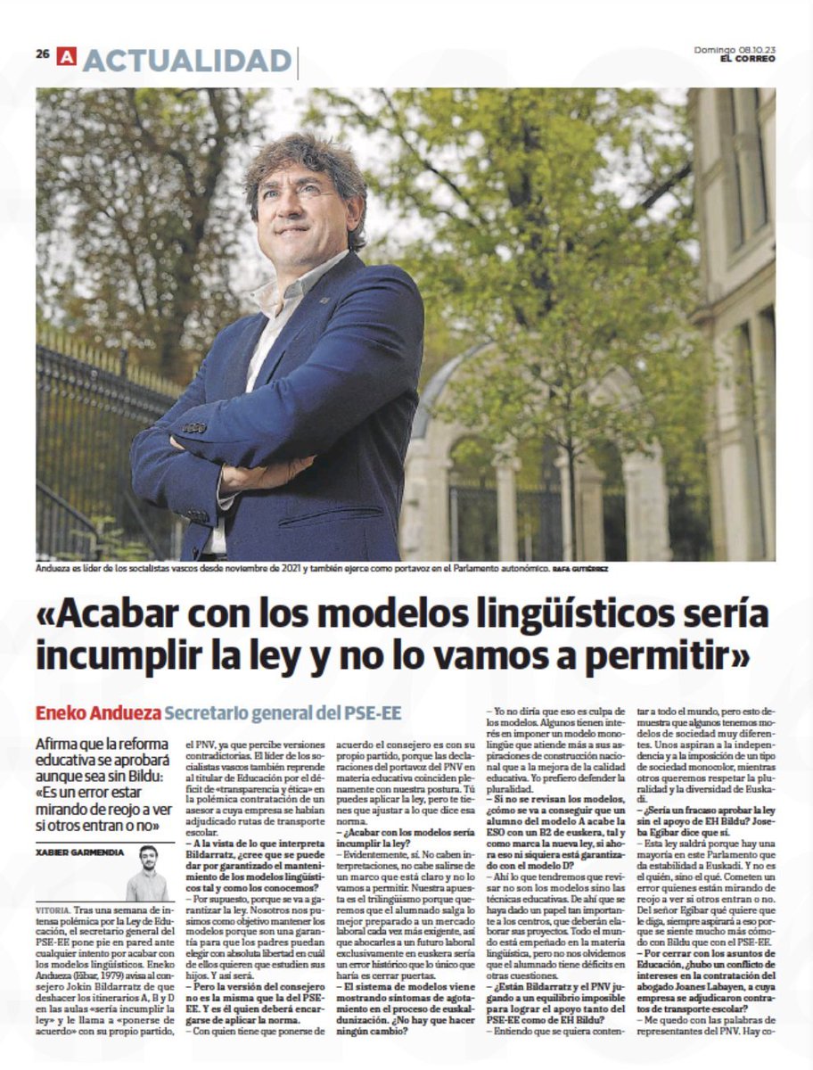 Bestelako iruzkinetatik aparte, argazki batean gorputz jarrera horrekin agertzea onartzeak asko dio politikari bati buruz.