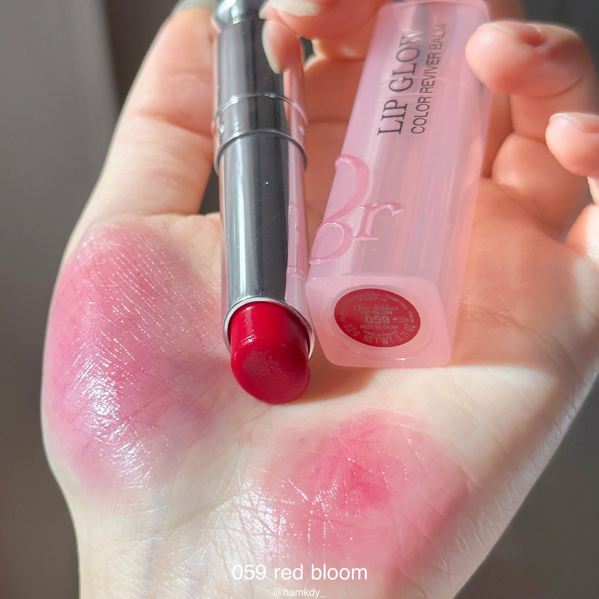 Hamkdy_'s tweet photo. dior lip glow เปิดตัวสีใหม่ 059 red bloom เป็นสีพี่จีซูทาด้วย เข้าไทยละรีบหามาเลย สวยมากกกกก สีเข้มจริง สวยจริง ทาเลเยอร์ให้ข้างในเข้มแบบ ombre สวยมาก😭💖 https://t.co/SIRZipqBVw
