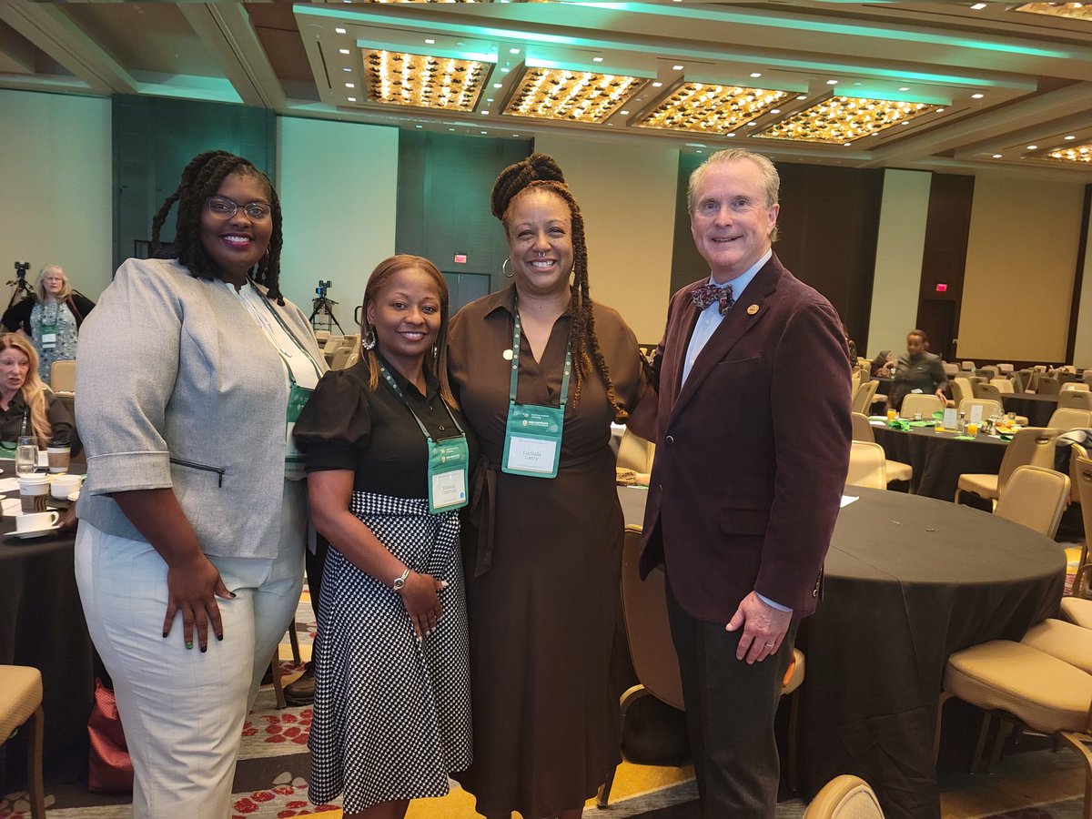 TSNolanPhD's tweet photo. A special shoutout to my #NewFellow hangout buddies and the immediate past president of @AAN_Nursing! #FAAN #AANHPC23

Drs. @rightkay, Yolanda Coleman, Trudeau Galliard, and Lucinda Canty https://t.co/NbdnzGofdu
