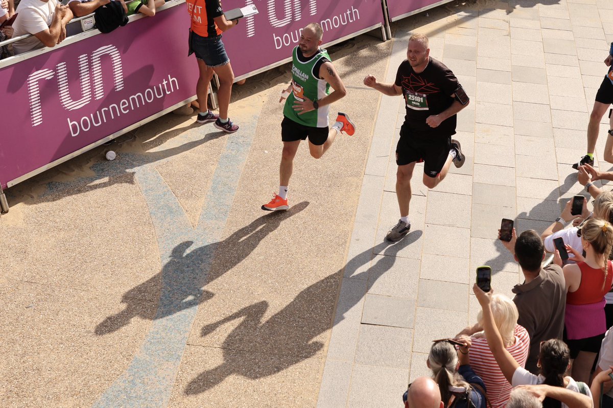 RichardCrease's tweet photo. The 2023 #RunBournemouth festival. Half marathon runners reach the finish line at Pier Approach. @Bournemouthecho https://t.co/6VJcAbHpxt