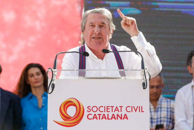 psiborn's tweet photo. Ella és dels Comuns, ell del PSOE, avui han protagonitzat la manifestació feixista contra Catalunya. Es reparteixen els papers, però són tots el mateix: extrema Espanya. https://t.co/5FIWW7M10D