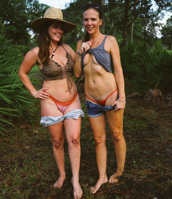 When you're trying to look cute but Floridas 100% humidity has another idea 😭 @CountryReese1  https://t<a href="/tag/florida"class="tags"><span>#florida</span></a><a href="/tag/mondaymotivation"class="tags"><span>#mondaymotivation</span></a><a href="/tag/nudesunbathing"class="tags"><span>#nudesunbathing</span></a><a href="/tag/p"class="tags"><span>#p</span></a>