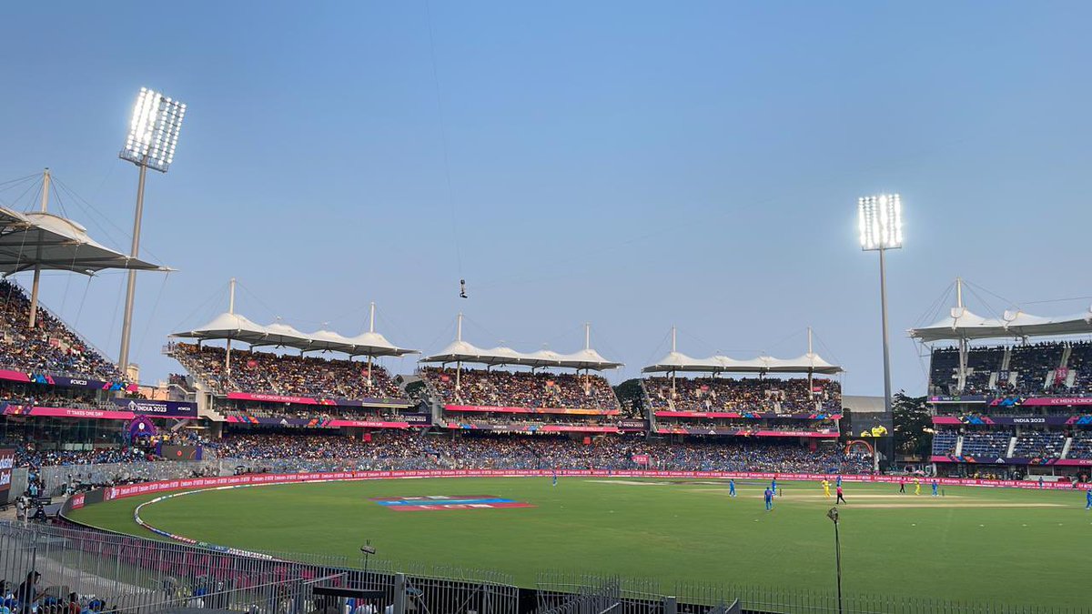 SatyakiRaghuna1's tweet photo. #Chepauk looking beautiful today. I recall watching every test match there from 1981-1999. I wish I was there now with my father and his co-author, @MidWicketTales. #Cricket #ICC #nostalgia https://t.co/HdTLk6ujlH
