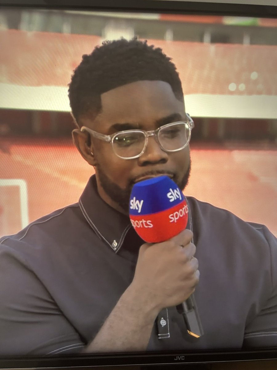 the1stemerson's tweet photo. @MicahRichards holding his mic on soccer Sunday like he’s about to spit bars like @santandave1 https://t.co/ygZQB7XKd5