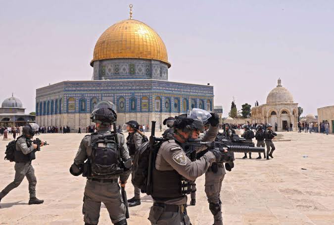 BasheerEt's tweet photo. Sad news from West Asia as conflict resurfaces. Palestinians deserve their homeland; Israeli intrusion at Al-Aqsa Mosque is concerning. Despite Modi's current stance, India has a history of backing Palestine. Let's unite with Palestinians in their struggle for survival.#Palastine https://t.co/recNvBSPi1