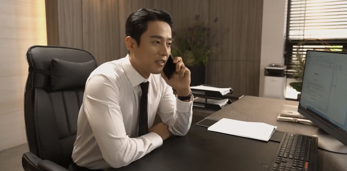 kenthusiastic10's tweet image. I should’ve paid more attention to #GoJooWon when he played Chan-Woo in #YouAreTheBest, but the character wasn’t all that. Anyway, Tae-Min is a different story. This character has a strong presence. #LiveYourOwnLife #LiveYourOwnLifeEp5 #Uee