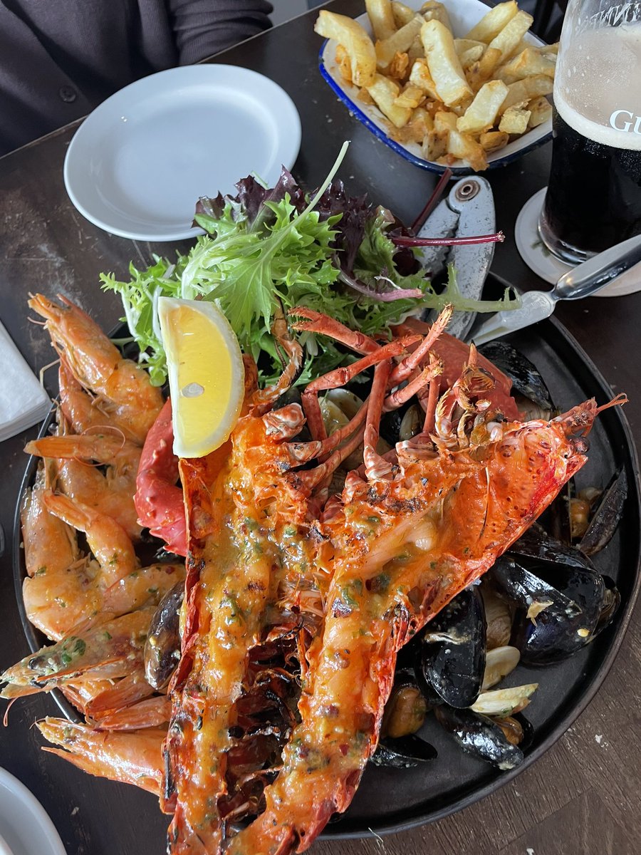 JamesMulligan_'s tweet photo. There are Sunday lunches and then there are Sunday lunches https://t.co/HEAgTSRo98