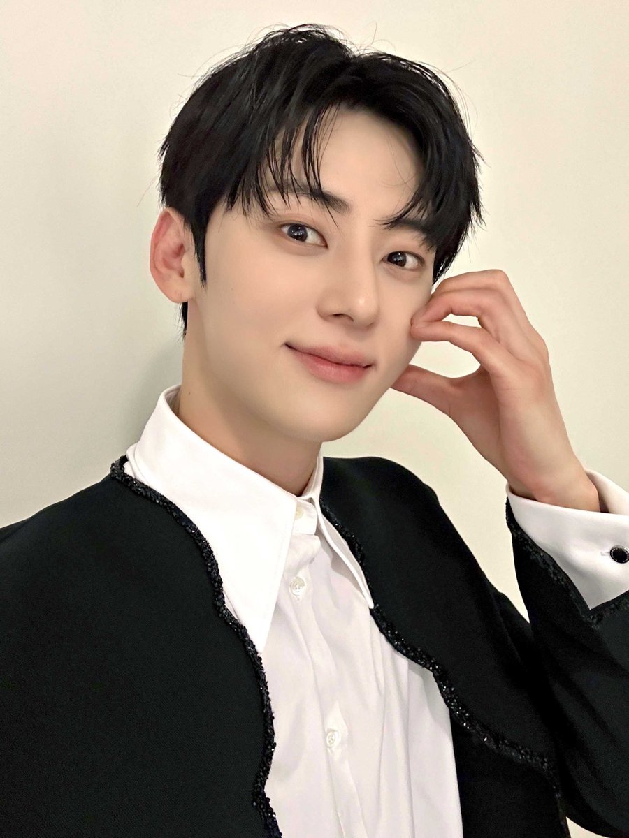 MINHYUN_PLEDIS's tweet image. [#Moment_H] 📸​

마닐라 황도들 🍑
사랑 가득한 응원으로 함께해 줘서 고마워요👍
역시 황도들을 만날 때 가장 행복해 🧡
Thank you, MANILA 😘

#황민현 #HWANGMINHYUN
#UNVEIL