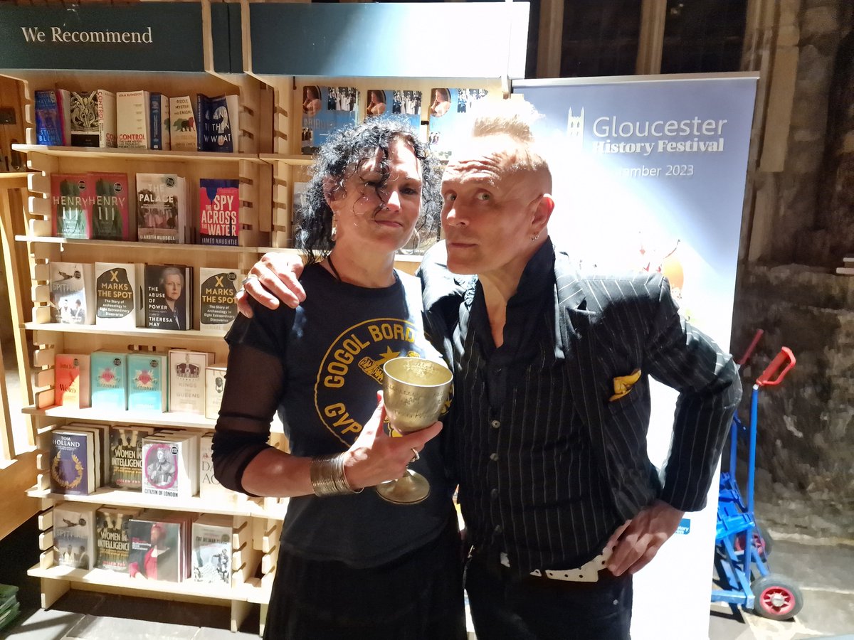 Chilling après Goth Night gig with John 'Art of Darkness' Robb at #GloucesterHistoryFestival last month. Roll on spring when it returns! 🎉 gloucesterhistoryfestival.co.uk/spring-weekend… 📷Gareth Jayne #Gloucester #InkubusSukkubus #JohnRobb #history #BlackfriarsPriory #TheArtofDarkness