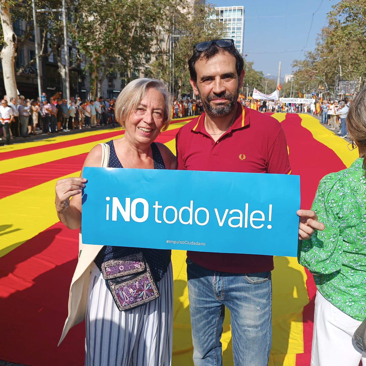 Jordielprat's tweet photo. Estamos donde tenemos que estar.  ❤️💛❤️
@ChariGalvez @completeswimmer @bj_montse
#NoTodoVale https://t.co/fppWUTN1l0