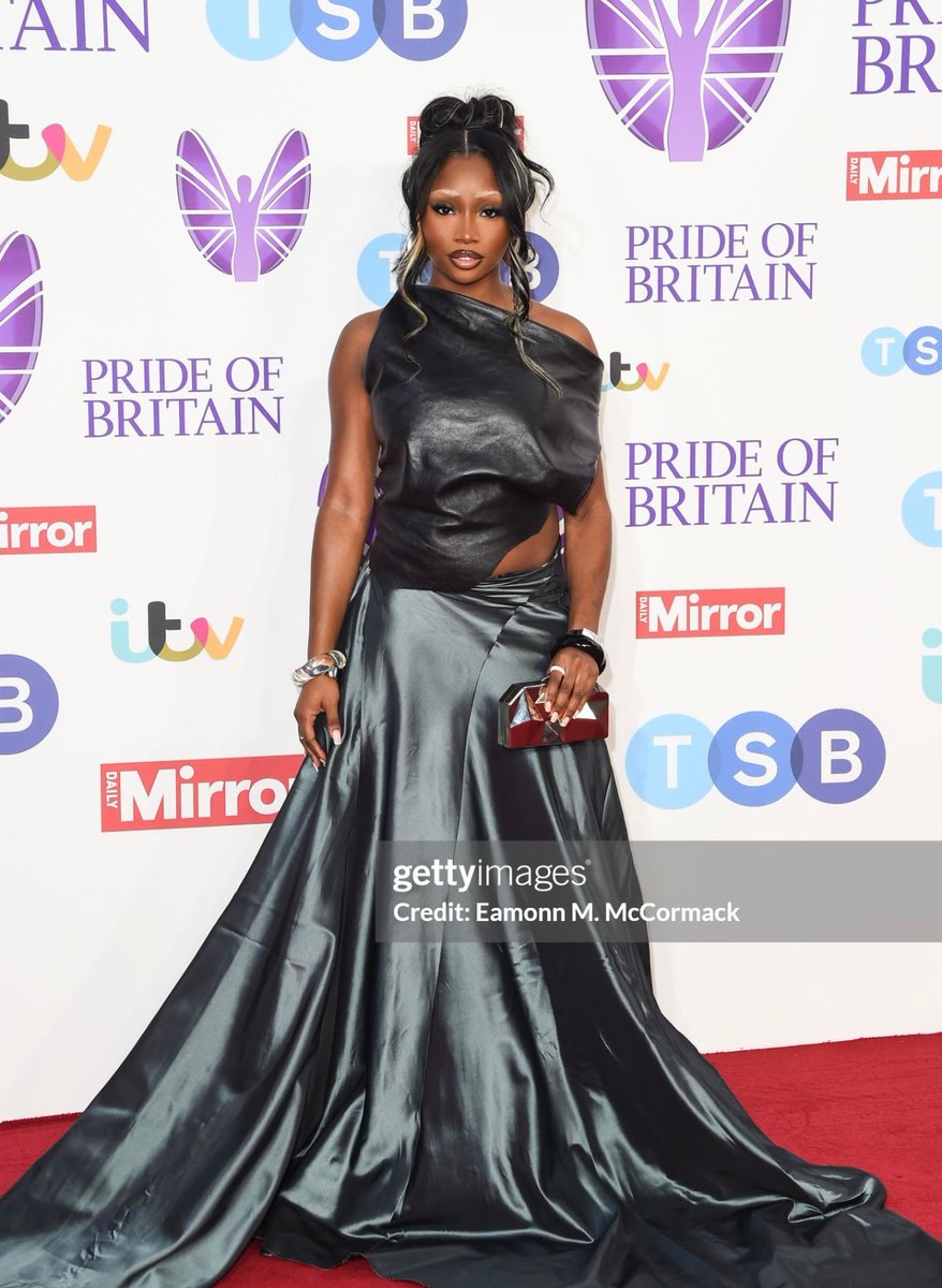 sanaravishing's tweet photo. Indiyah Polack at the Pride of Britain Awards Show!

#LoveIsland https://t.co/mUvYpOx0dC