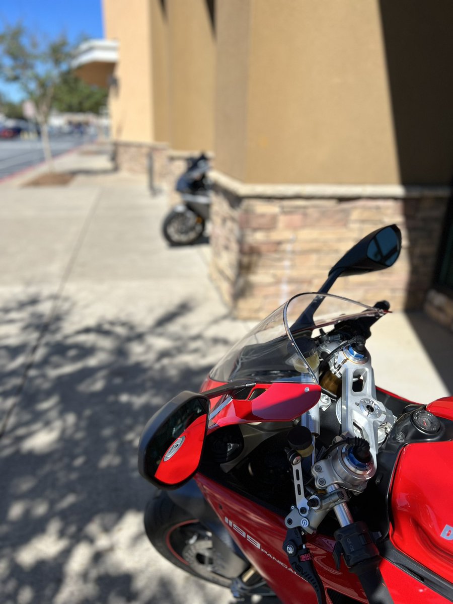 Oooh nothing like arriving at the gym to see another sport bike