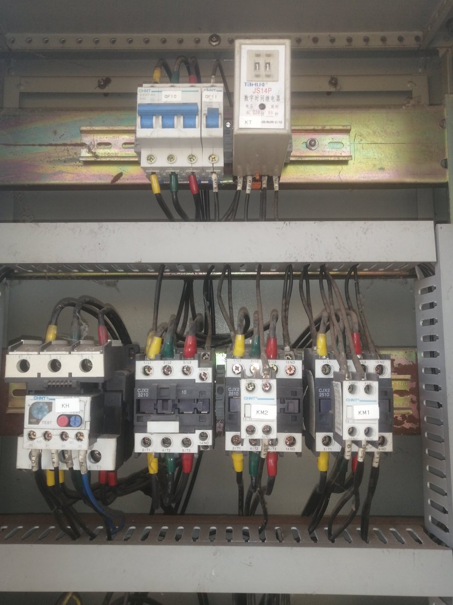 JusticeChikore's tweet photo. The next critical step was wiring Star-Delta Starter Configuration that is the three contactors, thermal overload relay and timer relay. Thereafter, connected the secondary terminals to primary terminals of the IM in Delta Configuration and then proceeded to testing the system. https://t.co/0Sh02qPNsR