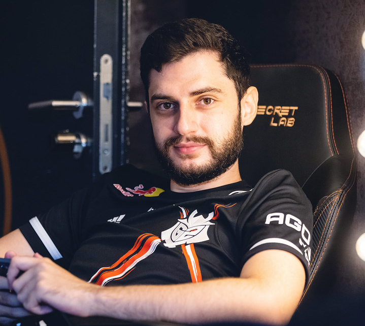 Mixwell, luego de semanas de especulación, confirma vía su canal de twitch lo que se venia comentando.

El español de 27 años cierra su etapa competitiva, luego de más de 10 años compitiendo profesionalmente. Éxitos en lo que venga <a href="/Mixwell/">OTK m1xwell</a> <3