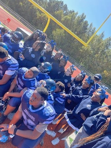 headcoach_spen's tweet photo. Coaching young boys to become young men is my passion. God has given me heaven on earth when I'm in between these lines. I love being a Jaguar.  
#WINNINGFORARMS #nevergiveup3xs #mypassionondisplay
#Goddidit #HeadCoachSpen https://t.co/d4upzfXUbK