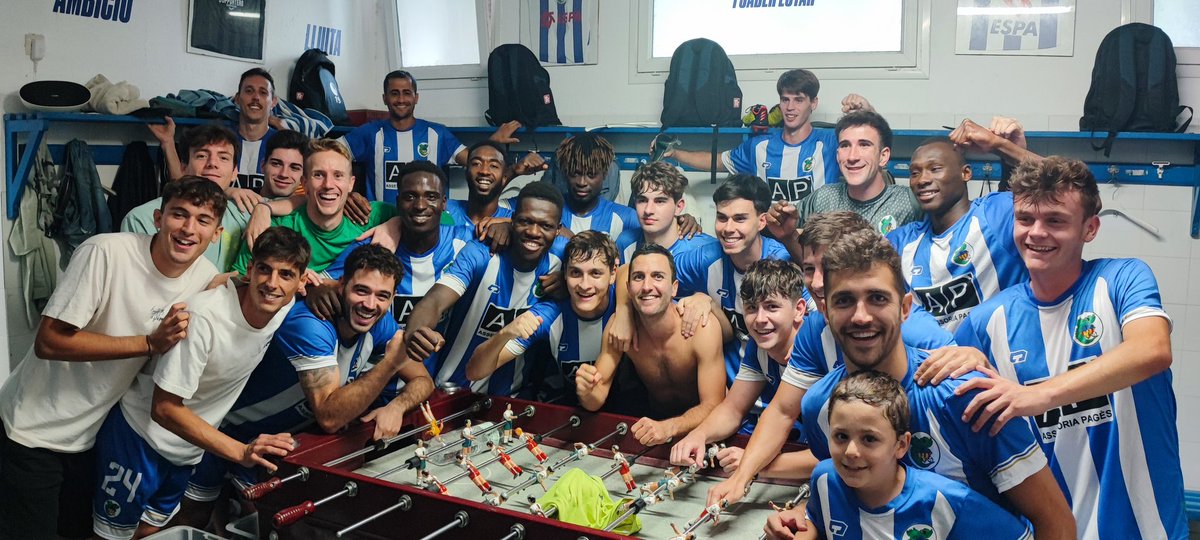 CEBanyoles's tweet photo. [PRIMER EQUIP] 📷 I no podia faltar la foto! A partir de ja, pensant en el partit al camp del @AECManlleu de diumenge vinent a les 17h. Som-hi Banyoles! https://t.co/W8yXkgynXz