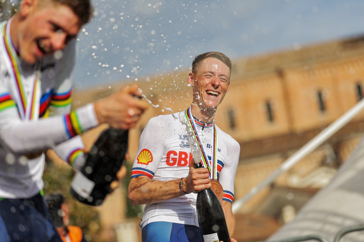 BritishCycling's tweet photo. 2023 UCI Gravel World Championships bronze medalist 🥉

What a ride in the Italian heat from Connor Swift 🥵 🇮🇹

#Veneto2023 https://t.co/3Q45DXmQvR