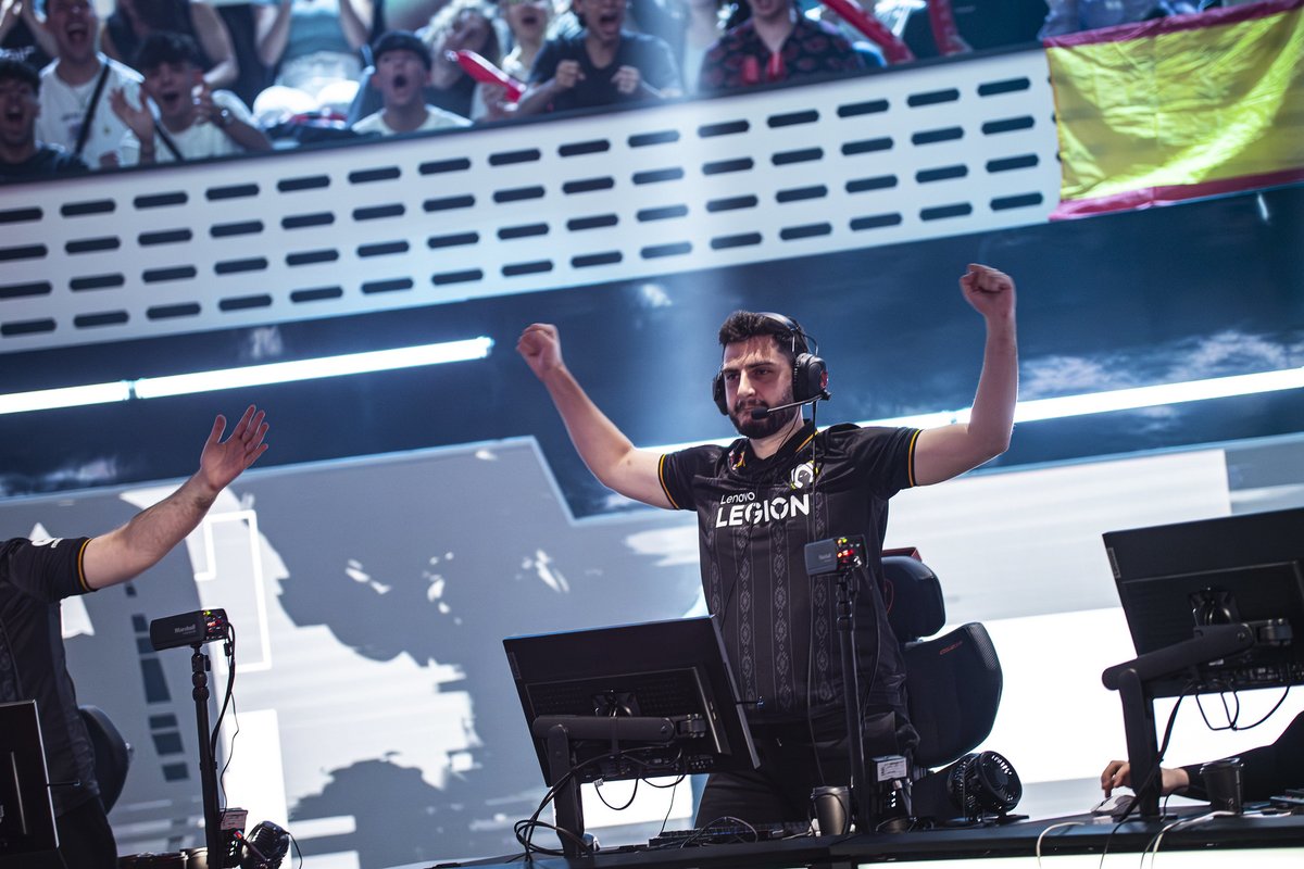 TeamHeretics's tweet photo. H I S T O R I A 🏆

#GraciasMixwell https://t.co/XP9ILrYNar