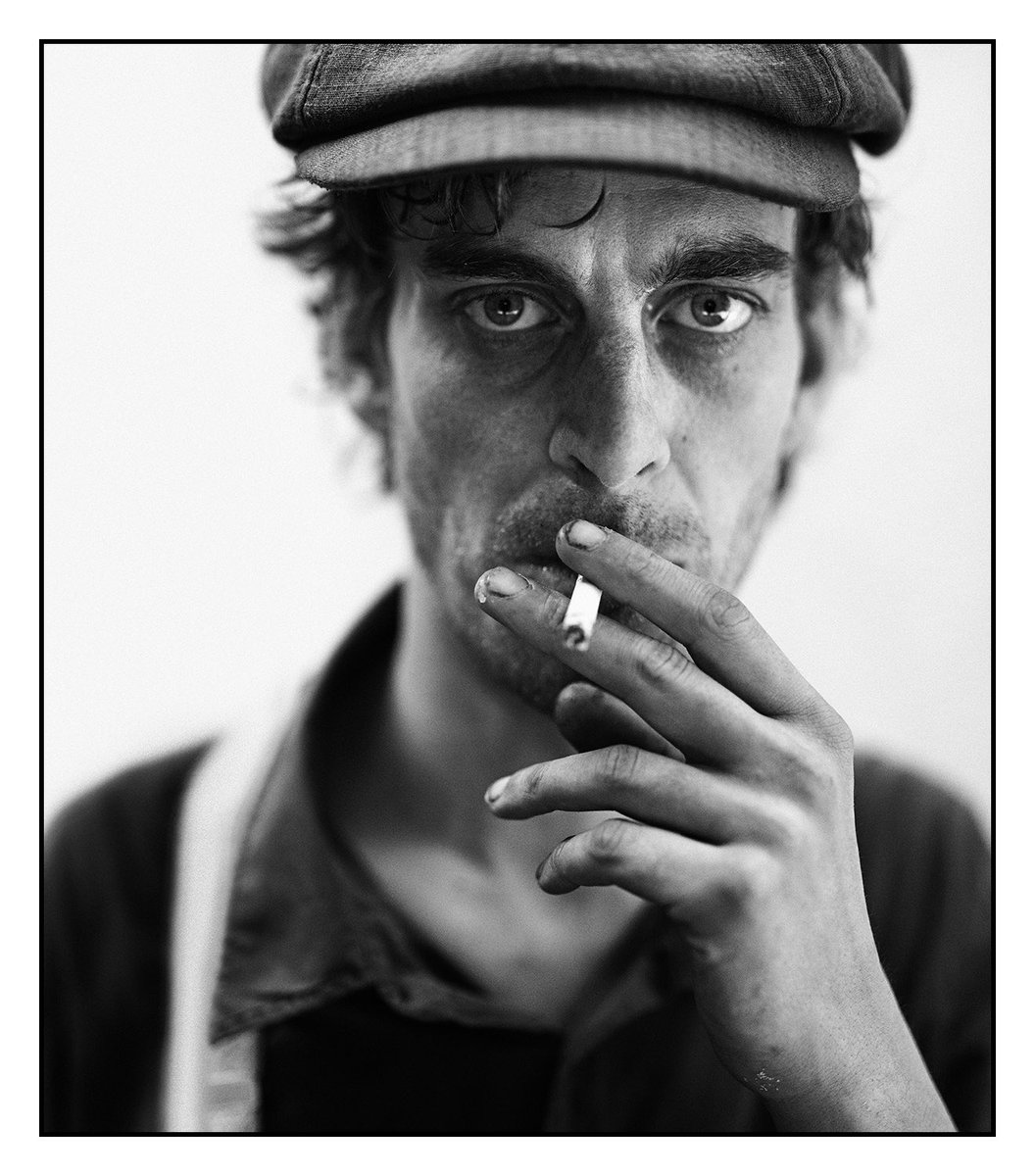 driftingcamera's tweet image. Being stuck in with Covid means I can go through some of this years shoots to see if I missed anything. Here’s a new frame of Saul Adamczewski  photographed Brixton South London. Listen to his Adventures In Limbo album, its very good. #sauladamczewski #fatwhitefamily #insecuremen