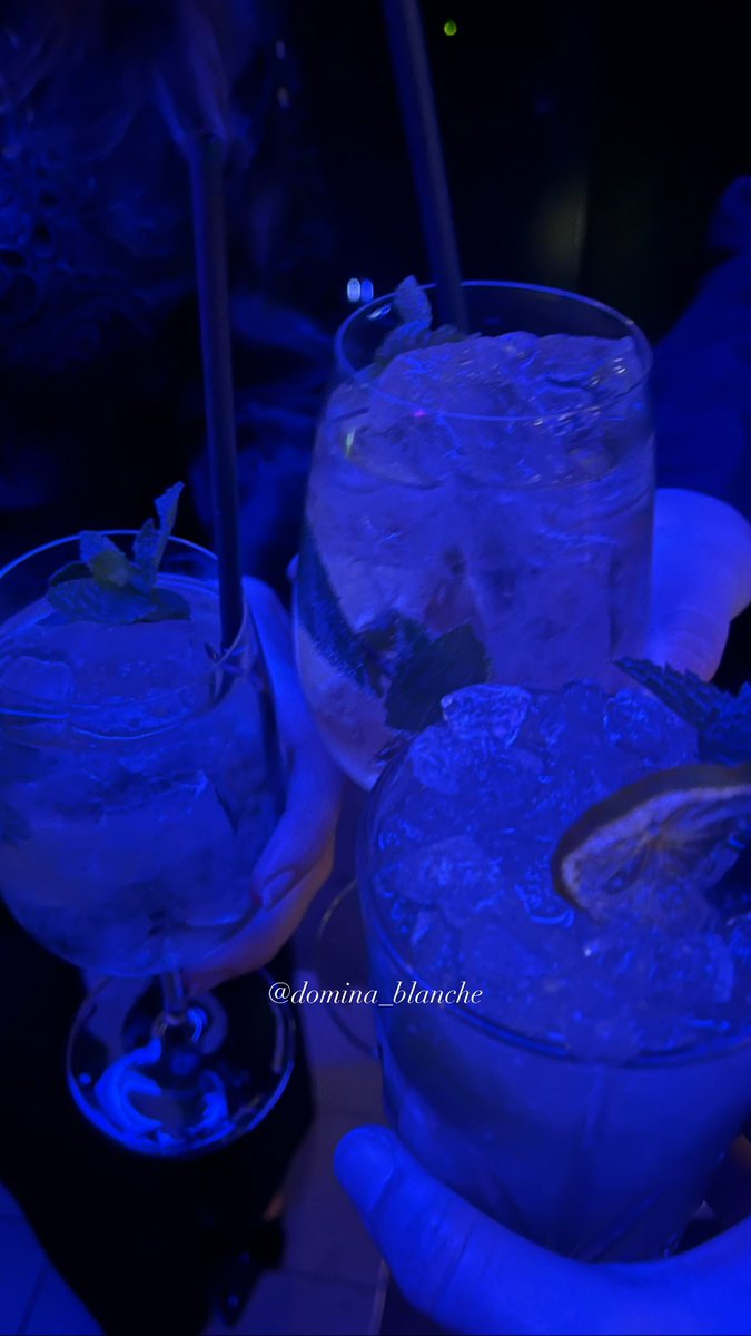 domina_blanche's tweet photo. 60€ de cocktails à rembourser les chiens 

• findom domina moneymiss moneyslaves paypig ATM •
@Brun0Parent @RTLovingFeet https://t.co/RR42KnK1Hz