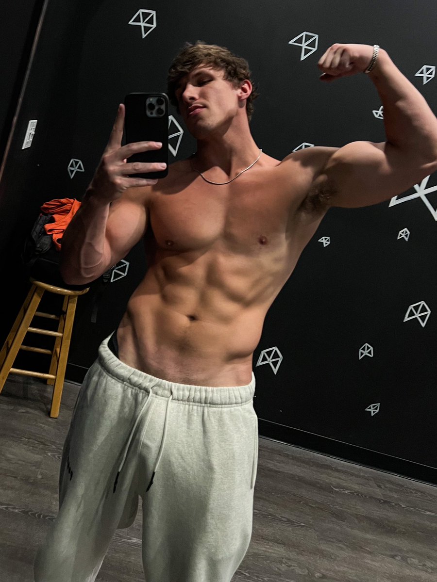 zacattackLA's tweet image. RT when you see it… #fitness