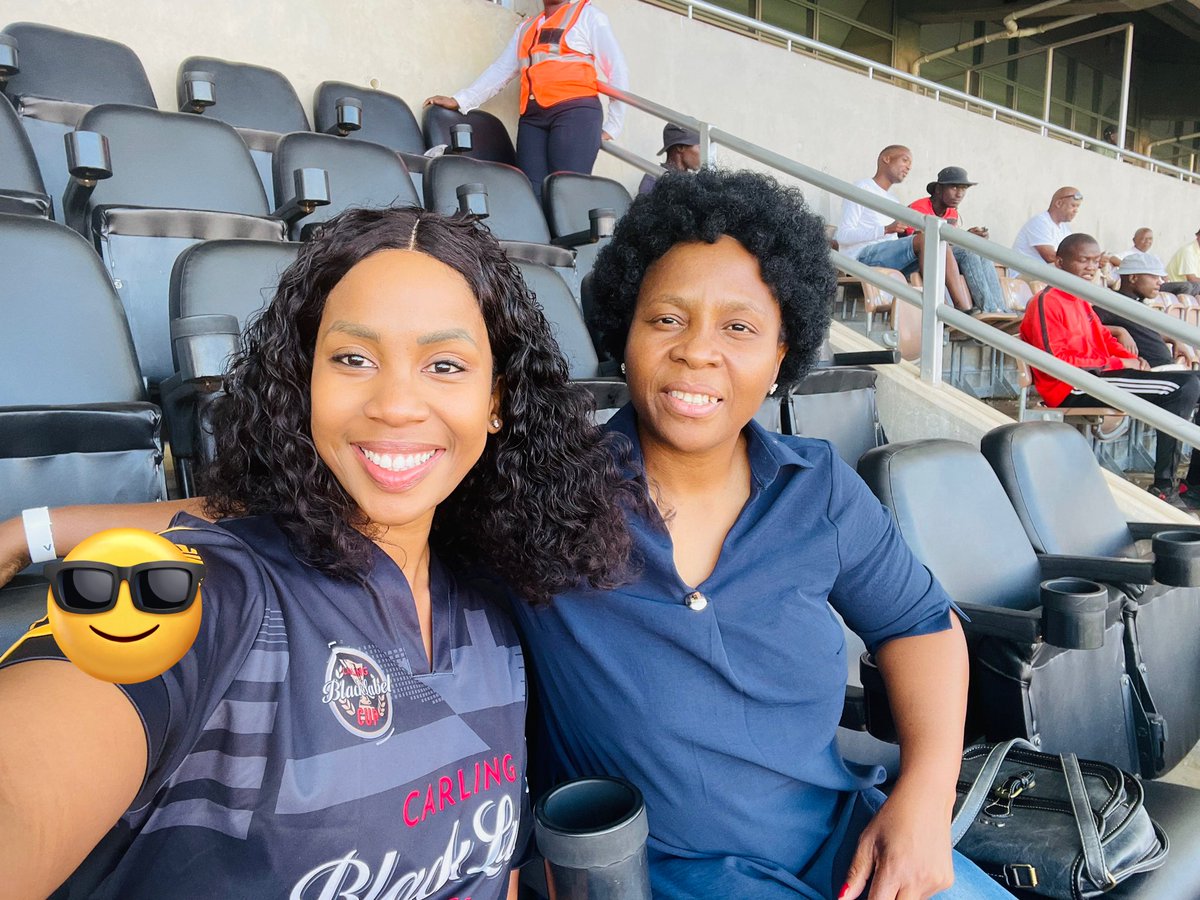 MadamSpeaker16's tweet photo. #LimpopoDerby with Ous Conza . Sadly it ended with a goalless draw . Atleast team yaka e winne MTN 8 😌😂Gosasa goba lit moyeng 😅😂👩🏾‍⚖️ https://t.co/7Kto2iNnec
