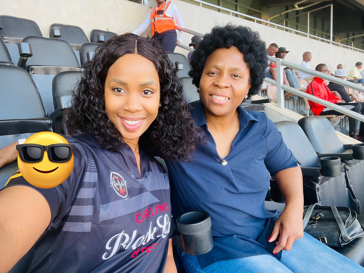 MadamSpeaker16's tweet photo. #LimpopoDerby with Ous Conza . Sadly it ended with a goalless draw . Atleast team yaka e winne MTN 8 😌😂Gosasa goba lit moyeng 😅😂👩🏾‍⚖️ https://t.co/7Kto2iNnec