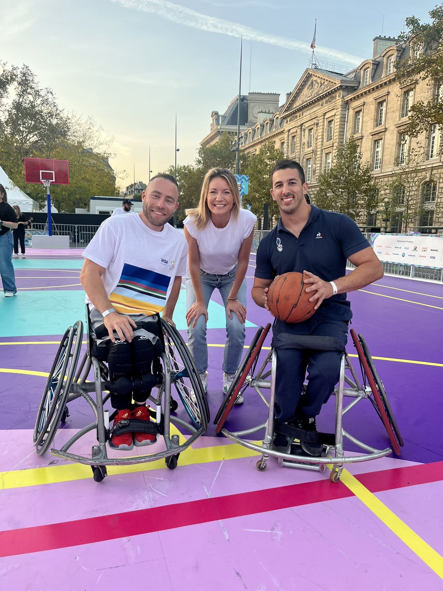 Merci pour l’initiation au basket-fauteuil et les bons conseils ! Super moment avec deux athlètes en or 🏀🥇@sofyanemehiaoui @RyanNeiswender #jeuxparalympiques #JO2024