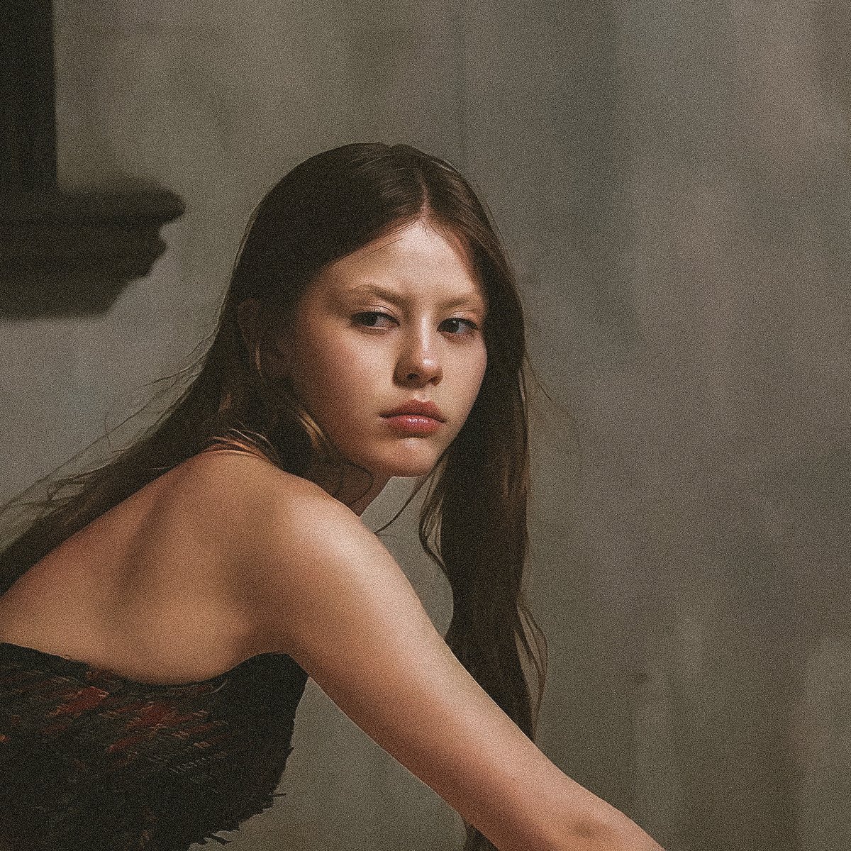 trashhh_______'s tweet photo. mia goth backstage shots from miu miu ss 2015 advertising campaign. https://t.co/F6JFtmpjkz