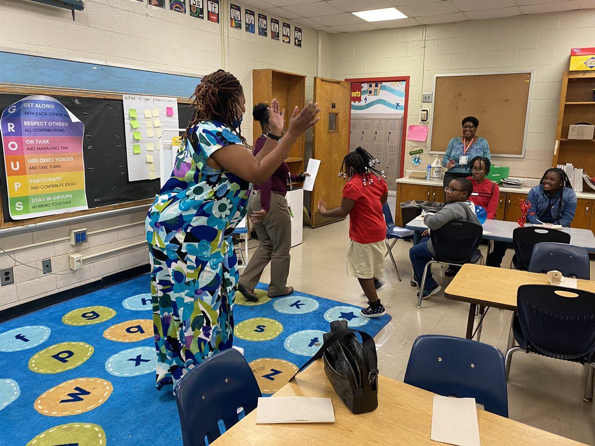 FlatShoals_ES's tweet photo. Our students are being rewarded with ice cream and a dance party for meeting their PBIS goal for the month of September. 🤩🎉 #DCSD #ilovedcsd @DeKalbSchools @AlmandBonnie @tanzy_kilcrease https://t.co/b962cee3Bd