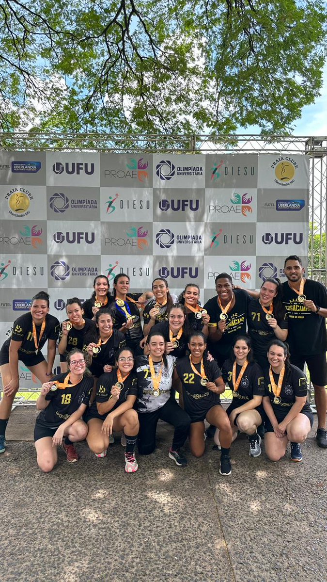 arq_ufu's tweet photo. @odontoufu @ExatasUfu @humanasufu @aaaeufu @fisioufu @AAAMonetaria @aaaeducaufu @mocaufu HANDEBOL FEMININO 

🥇 @aaaeufu

Engenharia 25 x 22 Educa https://t.co/f41KkJjHRy