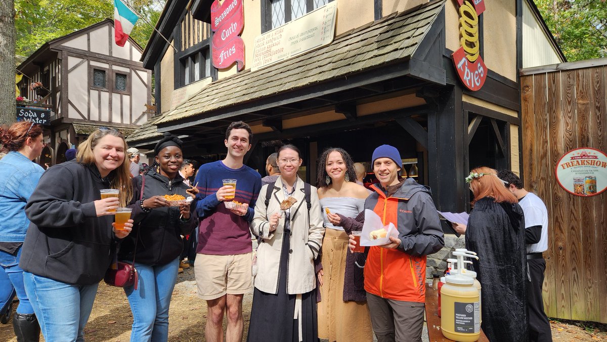 JewellBioE's tweet image. Fun fall day to the @mdrenfest #TurkeyLeg @UMDBIOE