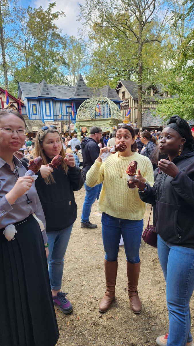 JewellBioE's tweet image. Fun fall day to the @mdrenfest #TurkeyLeg @UMDBIOE