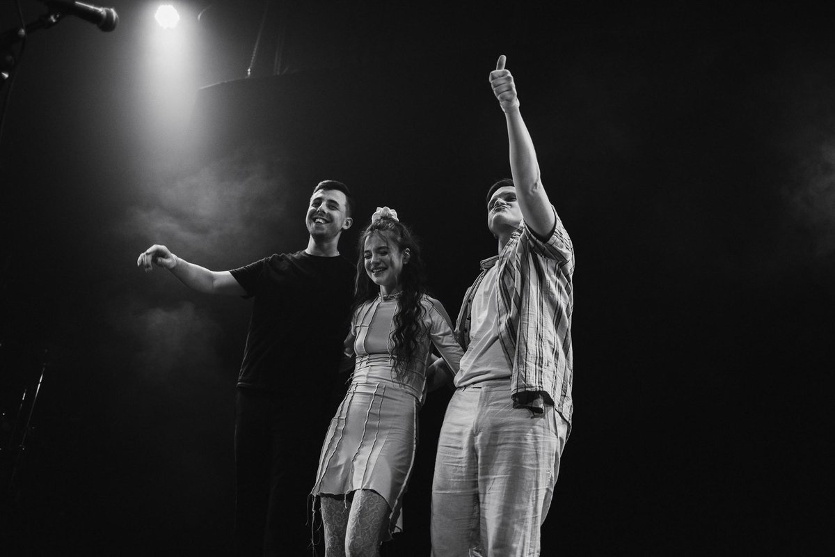 Пора знову розширюватись. 
Група Тембер Бланш шукає бас-гітариста/-стку. Пишіть в ТГ @lahodavlad.
Буду дуже вдячний за ретвіти)