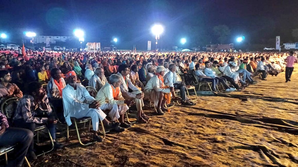 पदयात्रा के बाद धमना में विशाल आमसभा को संबोधित किया।
आज मेरा प्रचार का पहला दिन है, मैंने पदयात्रा करके शुरुआत की है।
हम ईमानदारी और सत्य के मार्ग पर चलें दुनिया की कोई ताकत हमे परास्त नहीं कर सकती।
इस चुनाव में इतिहास रचा जाना चाहिए।
हम हर परिस्थिति में साथ होंगे।
<a href="/BJP4MP/">BJP Madhya Pradesh</a>