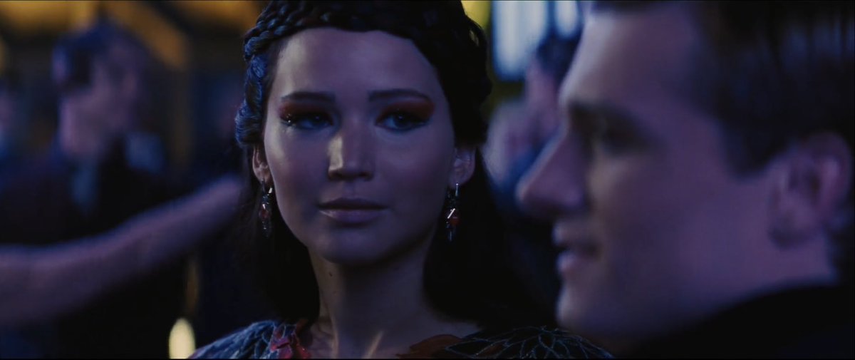 thinkereverlark's tweet photo. Katniss looking at Peeta in Catching Fire https://t.co/9Dl7VII6qU