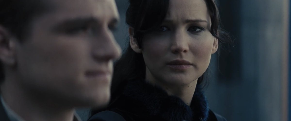 thinkereverlark's tweet photo. Katniss looking at Peeta in Catching Fire https://t.co/9Dl7VII6qU