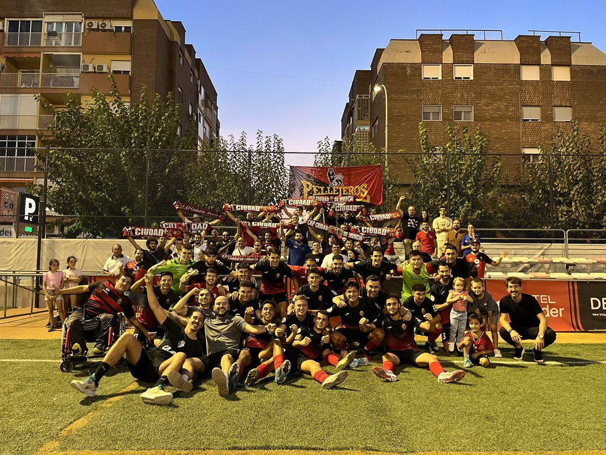 CiudadDeMurcia's tweet photo. 📸 ¡¡𝗟𝗔 𝗙𝗢𝗧𝗢!!

🆚 #CAP - #PLU  I 5-1 

#Ciudad2324 I #RojinegroEsUnSentimiento ♥️🖤 https://t.co/TI71LHDZ96