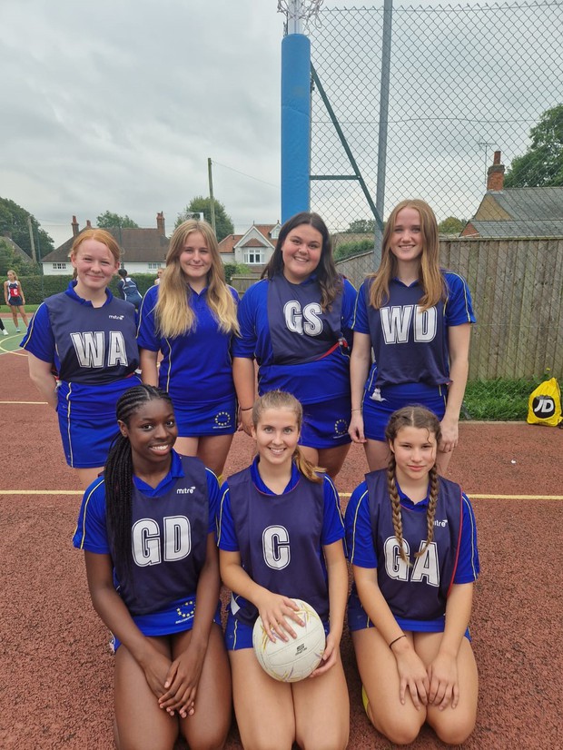 angloeuropean73's tweet photo. 🏐 We're thrilled to announce that our Year 11 Netball team delivered a stellar performance at the Year 11 Brentwood Netball Rally, clinching 2nd place!
What a great start to their Year 11 Netball season! 🥈
#AngloFamily #AngloPE #Netball #AESPE #Year11Netball #BrentwoodRally https://t.co/eRvqCPhWsJ