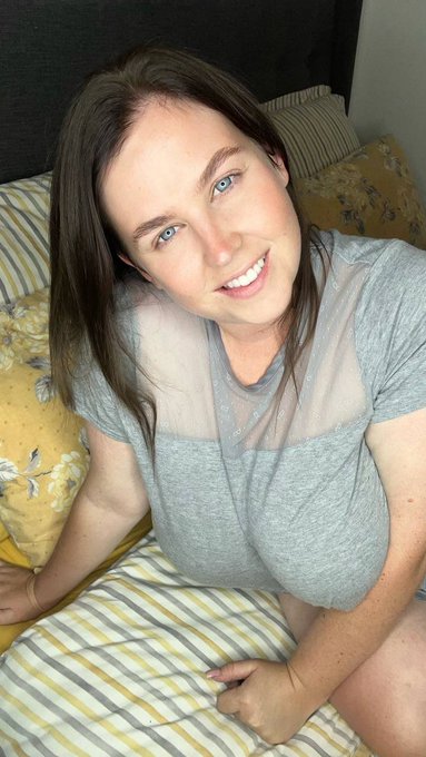 Sunday chill ❤️ would you still fuck me while I&rsquo;m all natural? 🥰 https://t.co/AYzgdo89PJ